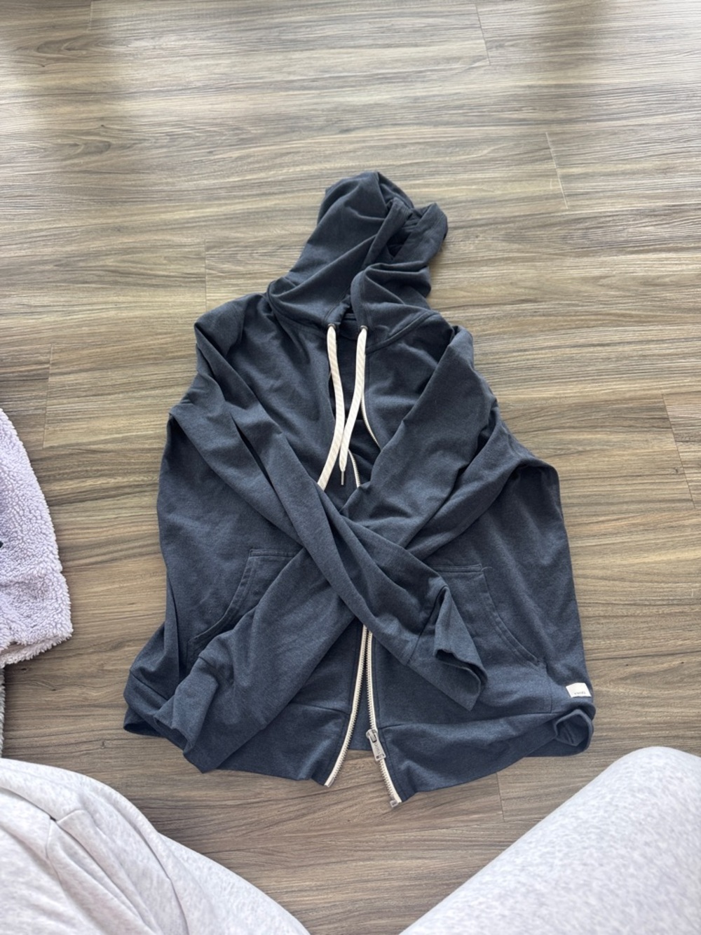 Vuori zip up sweatee